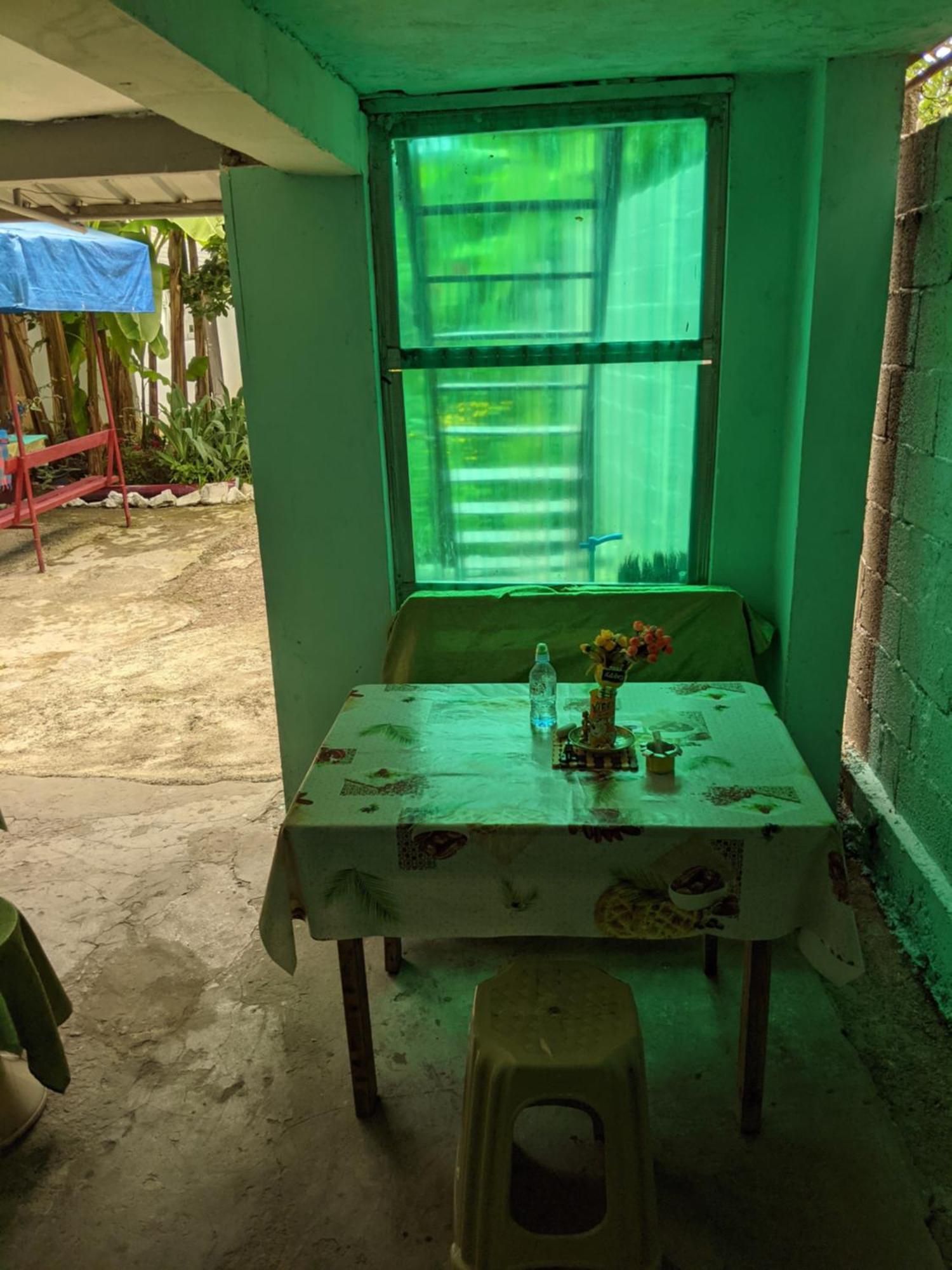 Mano'S Guest House Kobuleti Rum bild